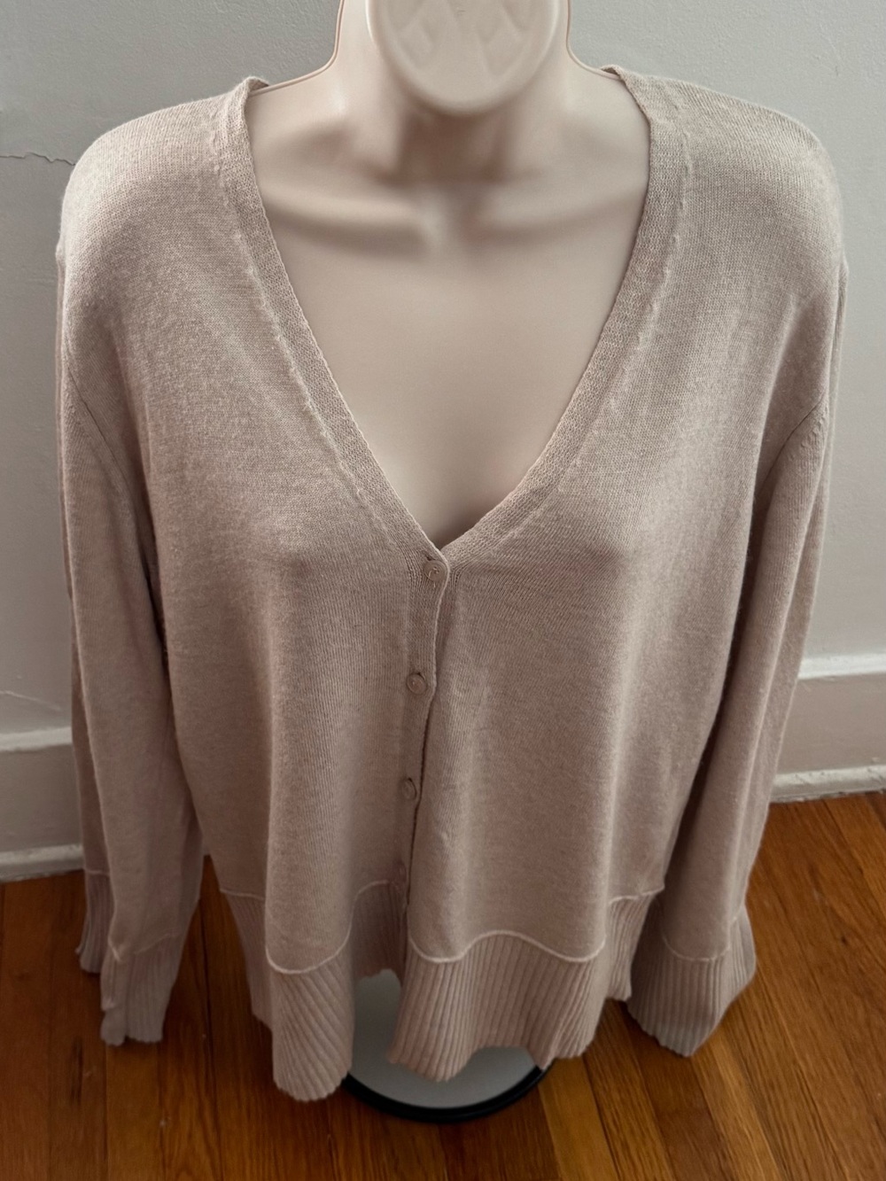 Bianco & Blu Beige cashmere, wool and silk blend V-Neck Button Cardigan, size M
